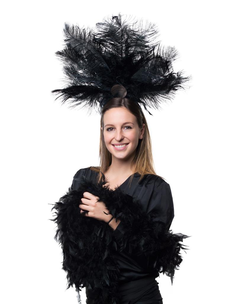 Hoofdtooi met zwarte pluimen