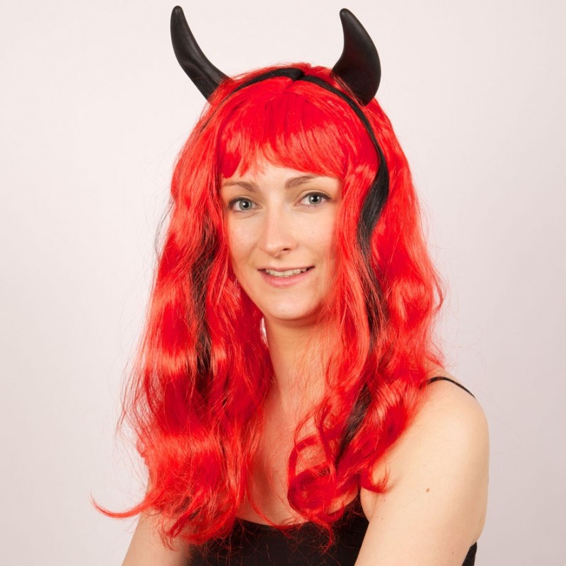 Pruik Duivel lang rood met zwarte bles