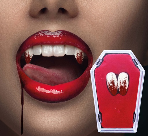 Vampierentanden met bloed