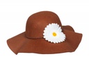 Flaphoed bruin met bloem
